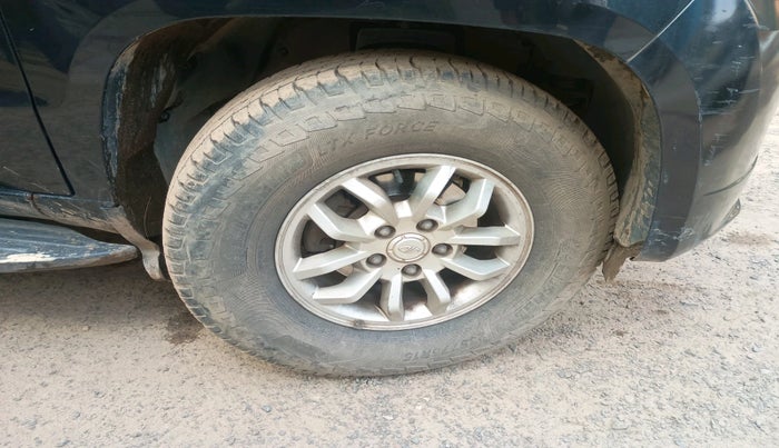 2016 Mahindra TUV300 T8, Diesel, Manual, 1,13,304 km, tyre