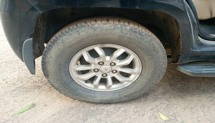 2016 Mahindra TUV300 T8, Diesel, Manual, 1,13,304 km, tyre