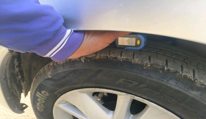 2017 Toyota Innova Crysta 2.4 G 7 STR, Diesel, Manual, 1,71,637 km, tyre