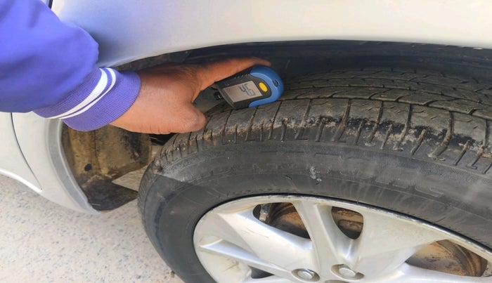 2017 Toyota Innova Crysta 2.4 G 7 STR, Diesel, Manual, 1,71,637 km, tyre