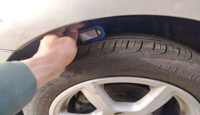 2014 Volkswagen Vento HIGHLINE 1.6 MPI, Petrol, Manual, 1,17,851 km, tyre