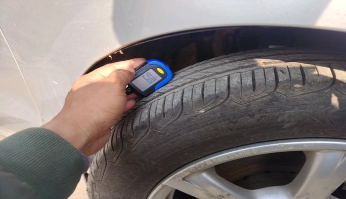 2014 Volkswagen Vento HIGHLINE 1.6 MPI, Petrol, Manual, 1,17,851 km, tyre