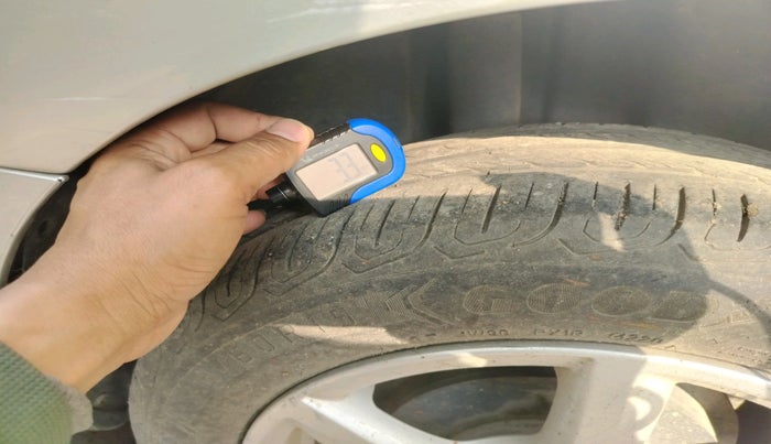 2014 Volkswagen Vento HIGHLINE 1.6 MPI, Petrol, Manual, 1,17,851 km, tyre