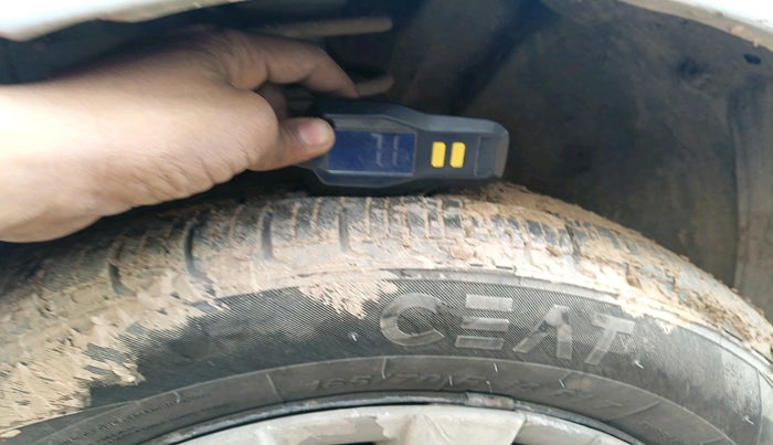 2011 Toyota Etios Liva G, Petrol, Manual, 1,43,662 km, tyre