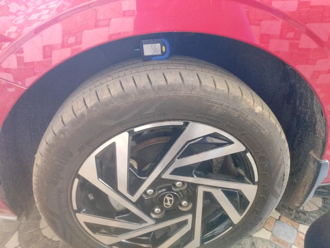 2025 Hyundai NEW I20 ASTA (O) 1.2 IVT DUAL TONE, Petrol, Automatic, 7,359 km, tyre