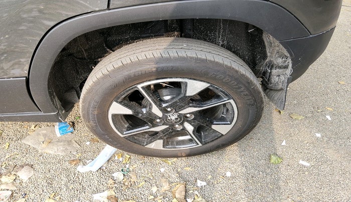 2025 Tata PUNCH Creative Plus, Petrol, Manual, 293 km, tyre