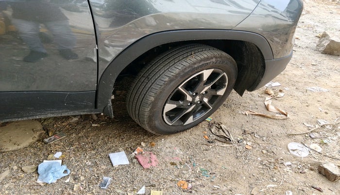 2025 Tata PUNCH Creative Plus, Petrol, Manual, 293 km, tyre