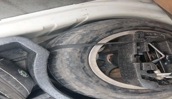 2014 Skoda Rapid ELEGANCE 1.6 TDI CR MT, Diesel, Manual, 94,732 km, tyre