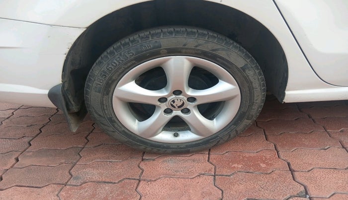 2014 Skoda Rapid ELEGANCE 1.6 TDI CR MT, Diesel, Manual, 94,732 km, tyre