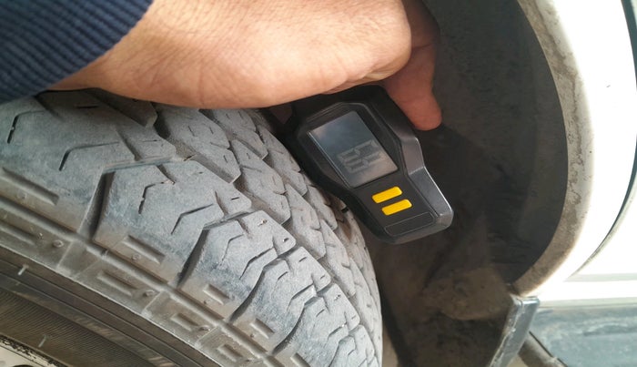 2021 Maruti Eeco 5 STR AC CNG, Petrol, Manual, 1,24,092 km, tyre