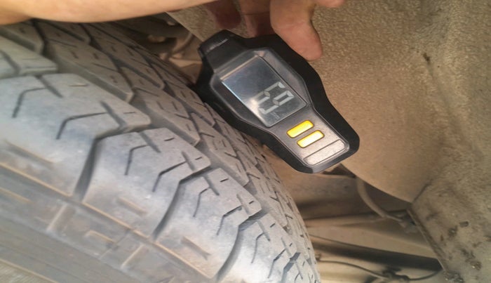 2021 Maruti Eeco 5 STR AC CNG, Petrol, Manual, 1,24,092 km, tyre