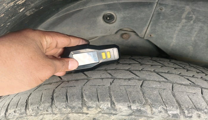 2012 Mahindra XUV500 W8, Diesel, Manual, 1,40,313 km, tyre