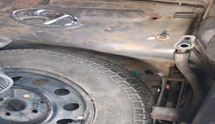 2011 Hyundai Eon MAGNA, Petrol, Manual, 83,932 km, tyre