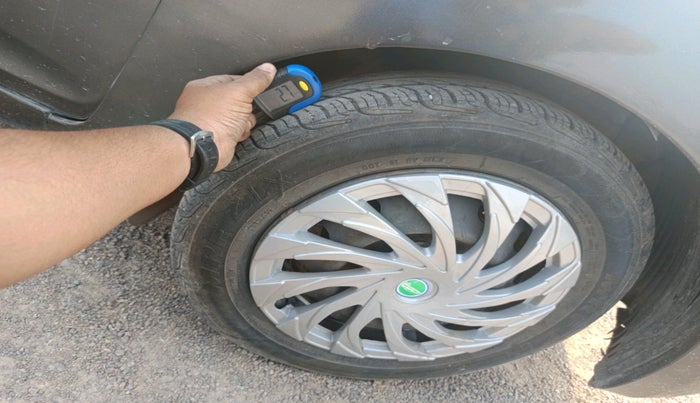 2011 Hyundai Eon MAGNA, Petrol, Manual, 83,932 km, tyre