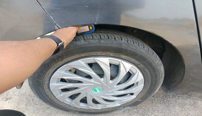 2011 Hyundai Eon MAGNA, Petrol, Manual, 83,932 km, tyre