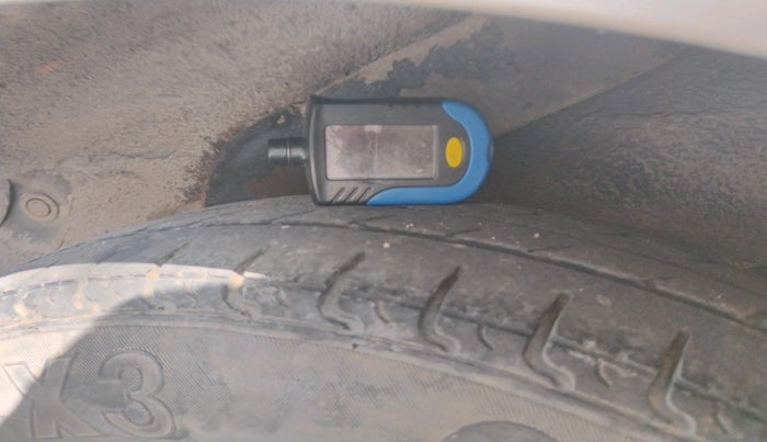 2011 Hyundai i10 SPORTZ 1.2, Petrol, Manual, 1,09,277 km, tyre