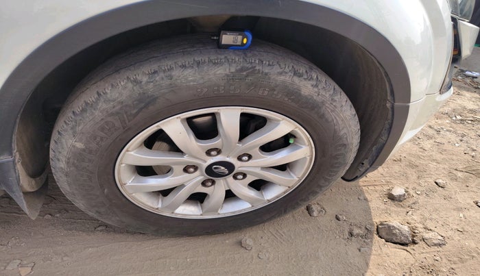 2017 Mahindra XUV500 W10 AT, Diesel, Automatic, 1,04,604 km, tyre