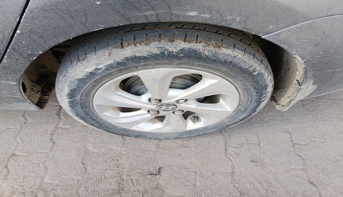 2017 Hyundai Xcent SX 1.2 CRDI, Diesel, Manual, 3,31,846 km, tyre