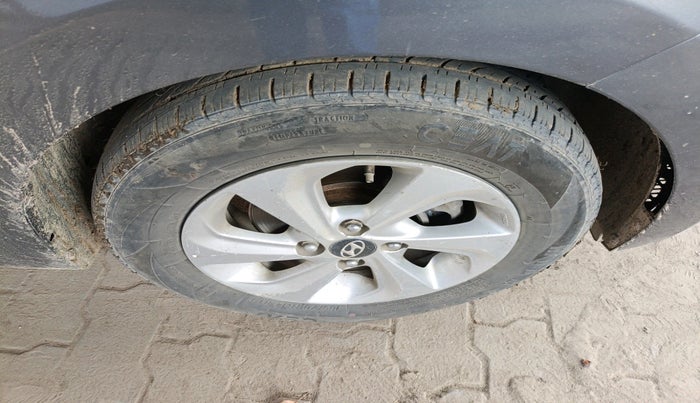 2017 Hyundai Xcent SX 1.2 CRDI, Diesel, Manual, 3,31,846 km, tyre