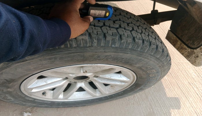 2011 Ford Endeavour 3.0L 4X4 AT, Diesel, Automatic, 77,791 km, tyre