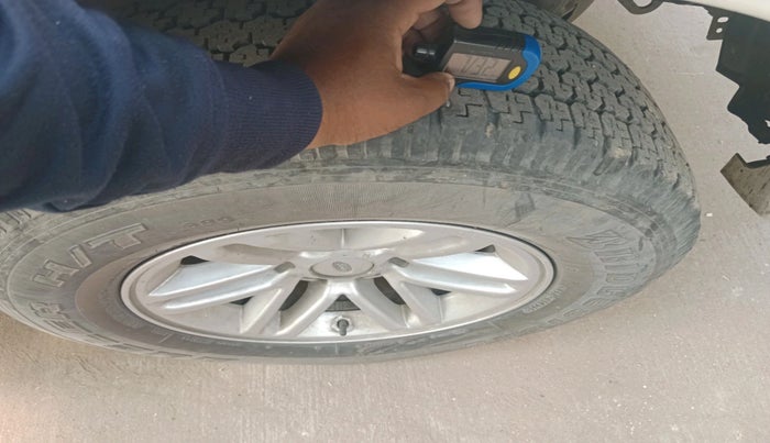 2011 Ford Endeavour 3.0L 4X4 AT, Diesel, Automatic, 77,791 km, tyre