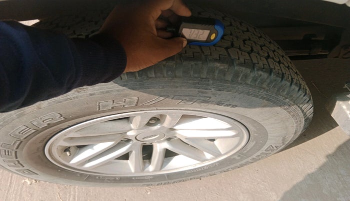 2011 Ford Endeavour 3.0L 4X4 AT, Diesel, Automatic, 77,791 km, tyre