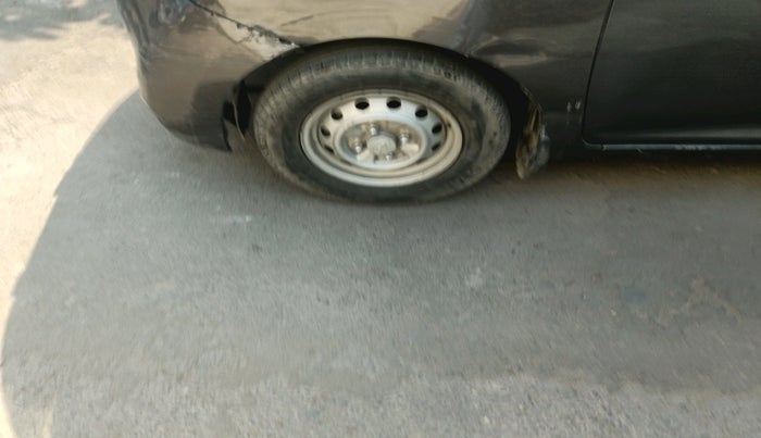 2015 Hyundai Eon ERA +, Petrol, Manual, 36,644 km, tyre