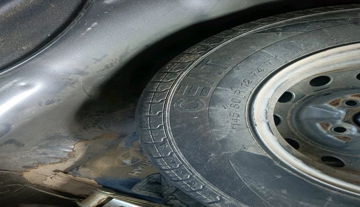 2015 Hyundai Eon ERA +, Petrol, Manual, 36,644 km, tyre