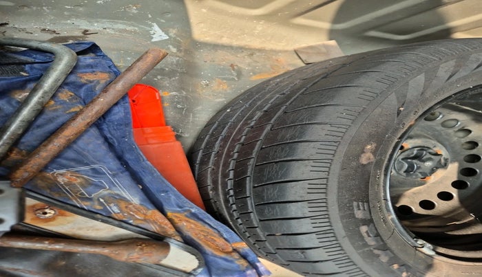 2013 Renault Scala RXL DIESEL, Diesel, Manual, 56,144 km, tyre