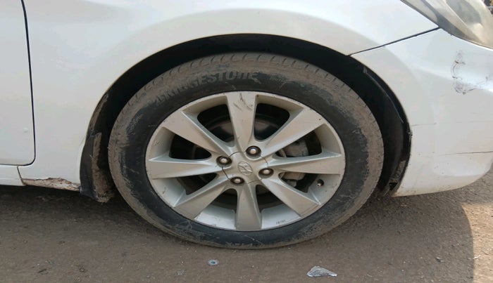 2012 Hyundai Verna FLUIDIC 1.6 CRDI SX, Diesel, Manual, 88,003 km, tyre