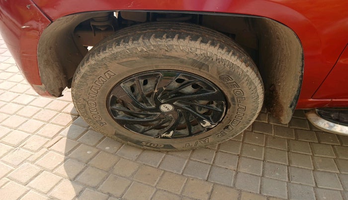 2018 Mahindra TUV300 T6 PLUS, Diesel, Manual, 1,38,603 km, tyre