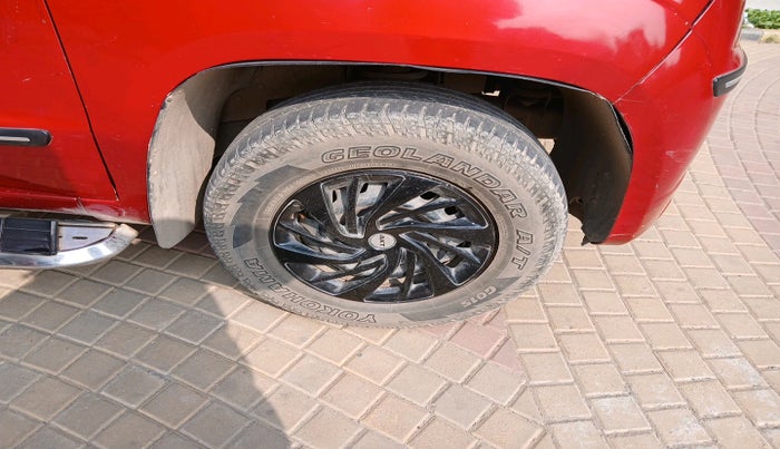 2018 Mahindra TUV300 T6 PLUS, Diesel, Manual, 1,38,603 km, tyre