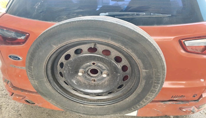 2017 Ford Ecosport TREND+ 1.0L ECOBOOST, Petrol, Manual, 1,17,672 km, tyre