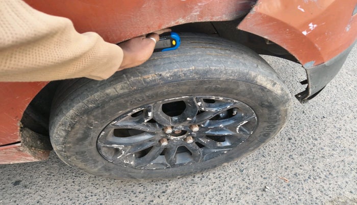 2017 Ford Ecosport TREND+ 1.0L ECOBOOST, Petrol, Manual, 1,17,672 km, tyre