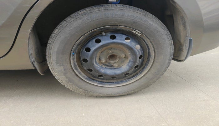 2018 Maruti Dzire VXI, Petrol, Manual, 1,06,107 km, tyre