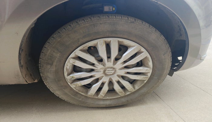 2018 Maruti Dzire VXI, Petrol, Manual, 1,06,107 km, tyre