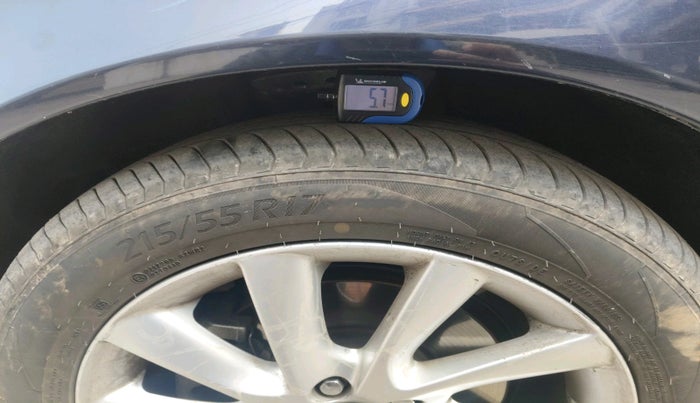 2014 Volvo S80 D5, Diesel, Automatic, 1,40,769 km, tyre