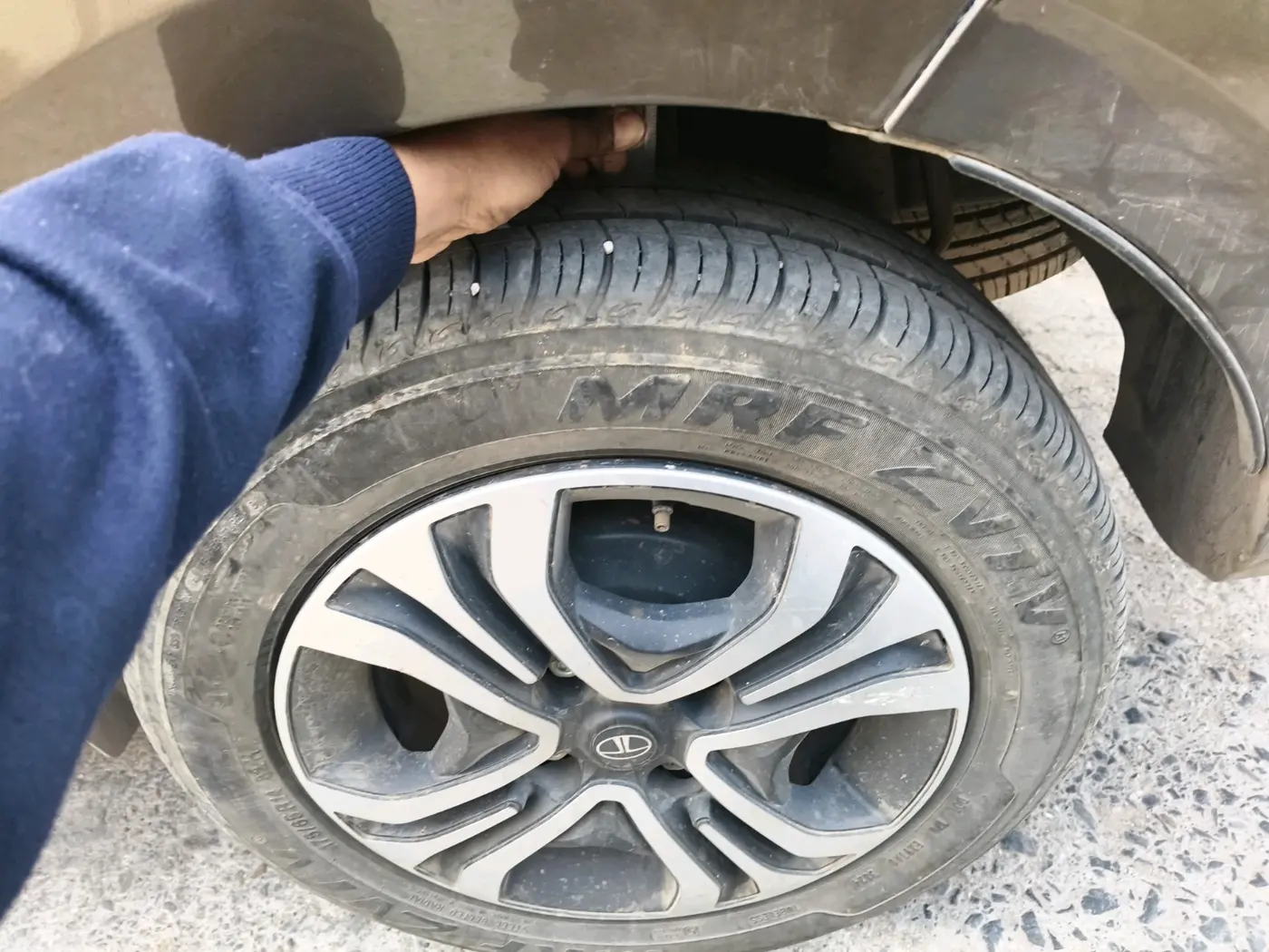 2024 Tata TIGOR XZ PLUS CNG, CNG, Manual, 6,179 km, tyre