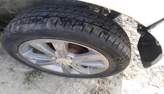 2014 Maruti Wagon R Stingray VXI, Petrol, Manual, 43,689 km, tyre