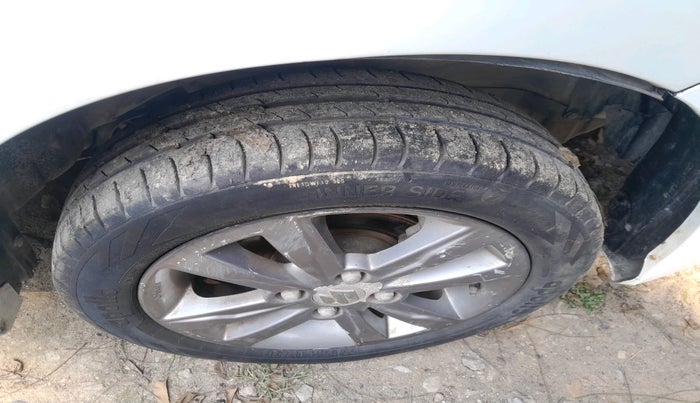 2014 Maruti Wagon R Stingray VXI, Petrol, Manual, 43,689 km, tyre