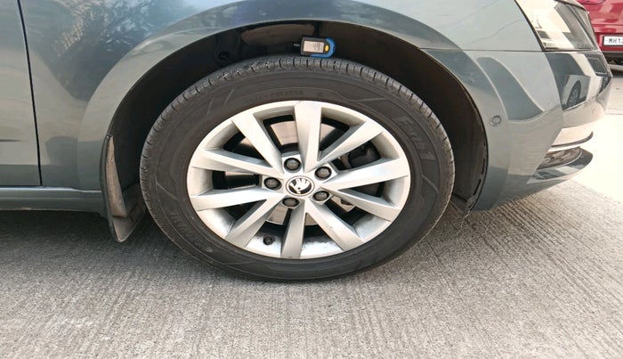 2019 Skoda Octavia L&K 1.8 TSI AT, Petrol, Automatic, 27,584 km, tyre