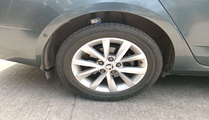 2019 Skoda Octavia L&K 1.8 TSI AT, Petrol, Automatic, 27,584 km, tyre