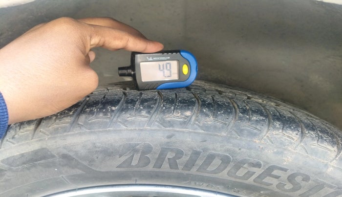 2015 Toyota Corolla Altis GL PETROL, Petrol, Manual, 2,42,727 km, tyre