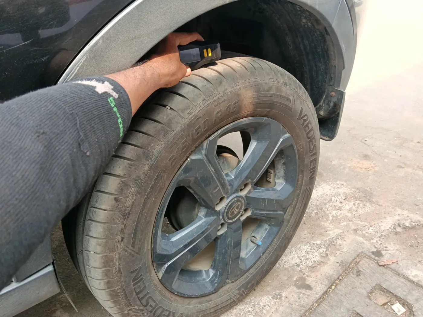 2023 Tata NEXON XZA PLUS PETROL DARK EDITION, Petrol, Automatic, 41,759 km, tyre