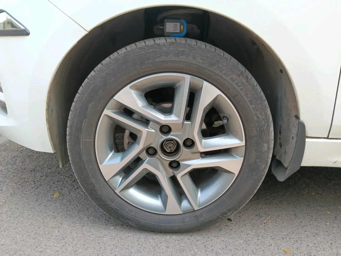 2024 Tata TIGOR XZA PLUS PETROL, Petrol, Automatic, 11,352 km, tyre