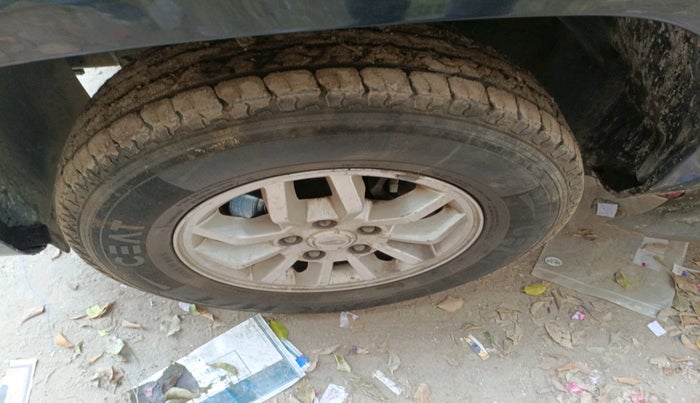 2017 Mahindra TUV300 T8 AMT, Diesel, Automatic, 31,220 km, tyre