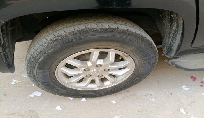 2017 Mahindra TUV300 T8 AMT, Diesel, Automatic, 31,220 km, tyre