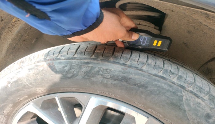 2019 Renault Duster 110 PS RXZ 4X2 AMT DIESEL, Diesel, Automatic, 1,05,172 km, tyre