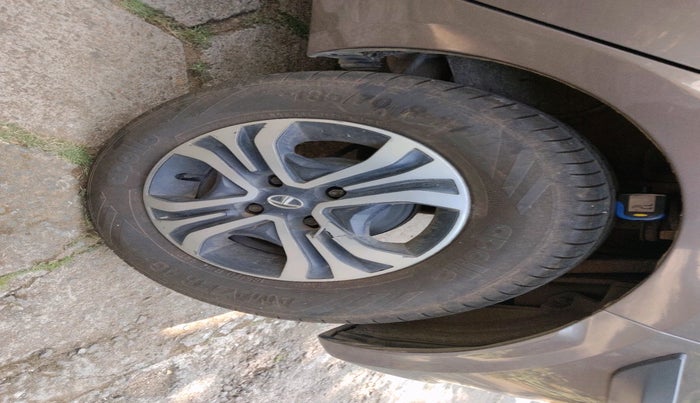 2019 Tata Tiago XZ PETROL, Petrol, Manual, 29,678 km, tyre