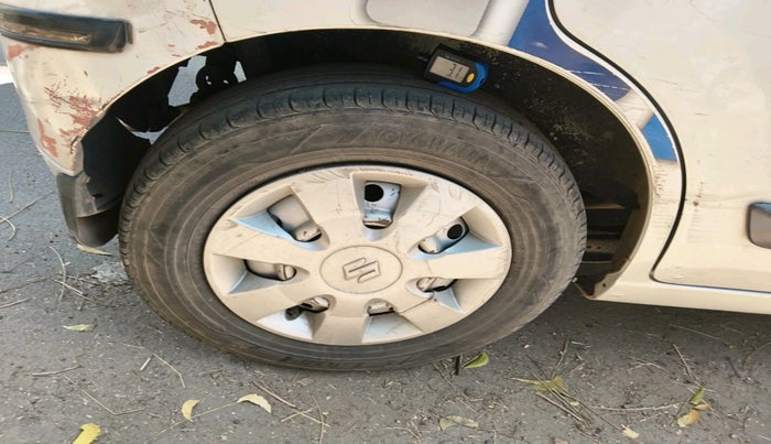 2013 Maruti Wagon R 1.0 LXI LPG, Petrol, Manual, 1,24,306 km, tyre